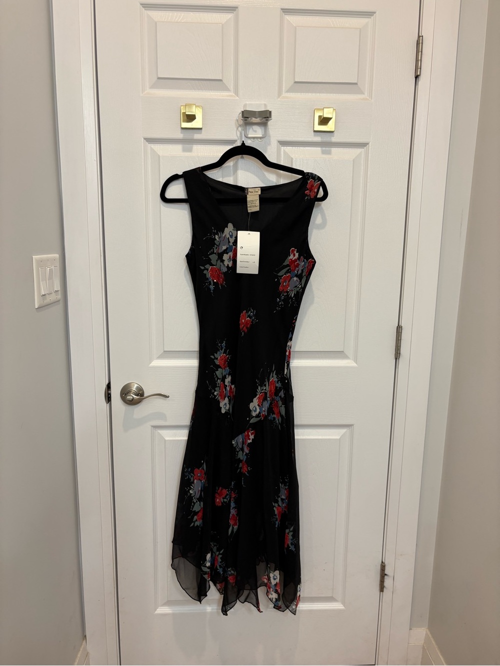 Point Final Black Floral Sleeveless Midi Dress. Brand New Size large. #1413